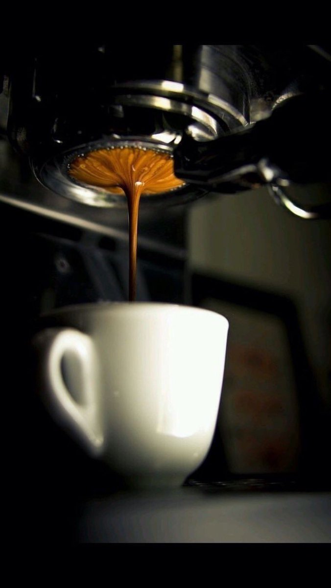 Goedemorgen leukerds, een heerlijk weekend 😊 enjoy and smile today. Eerst lekker koffie ☕️☕️☕️😊😃😘