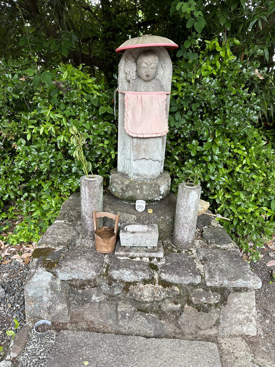 crazyus's tweet photo. 2:35PM, Kyoto, Japan: at the shrines & temples, husband & I wondered if #dooce had been to Japan. We thought she would like it. Then we did a bow & a prayer in her honor & for my aunt who is about to meet Heather on the other side. We hope they both have found peace. #travel / https://t.co/ONPuEVz7A0