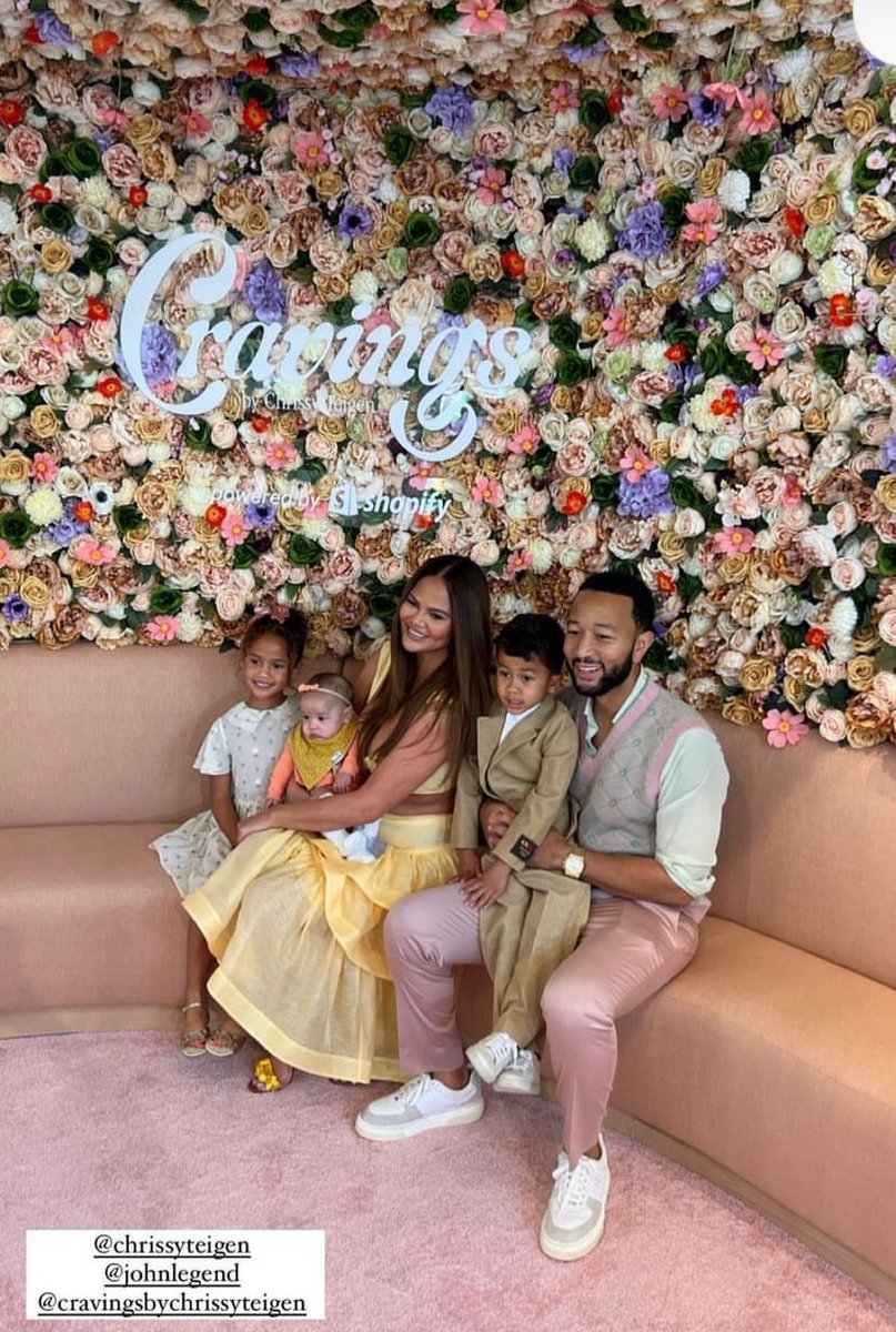ShadenaLutin's tweet photo. Cravings x Shopify @chrissyteigen @cravings @Shopify @rowdtla Bakery & Pop-up #LosAngeles #DTLA #cravingsbychrissyteigen #shopify #rowdtla #chrissyteigen #johnlegend @johnlegend it was a wonderful time & day https://t.co/w7dkdrzTod