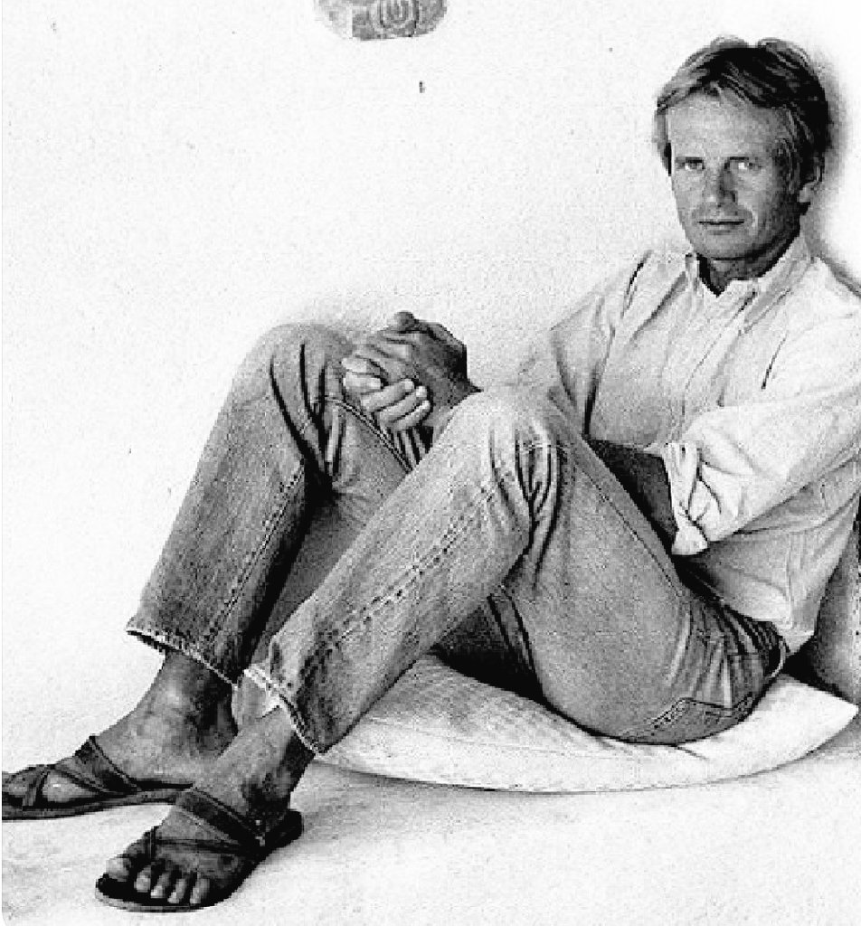 Letnapark's tweet photo. Des Menschen wahre Heimat ist nicht das Haus, sondern der Weg, und das Leben selbst ist eine Reise, die zu Fuß zurückgelegt werden muss. 

Bruce #Chatwin *13.5.1940 Sheffield - 18.1.1989 Nizza 

For life is a journey through a wilderness. 

[@_s_fischer @rororo ] https://t.co/V8au28pOdF