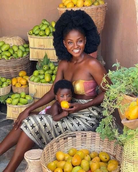 Votre peau est précieuse, ne la détruisez pas. 
#Blackisbeautiful 
#Aimerlenaturel
#Halteàladépigmentation❌❌