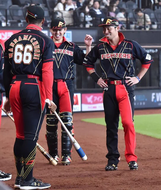 【プロ野球】日本ハムファイターズが新庄監督プロデュースのユニフォームを着用