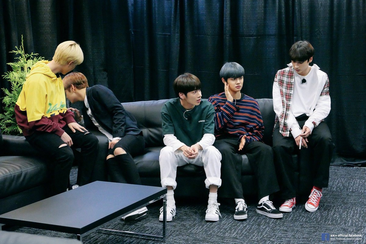 0X1_1304's tweet photo. it's been 4 years since txt watched bts' love yourself tour in chicago! https://t.co/xtnth2NyvY