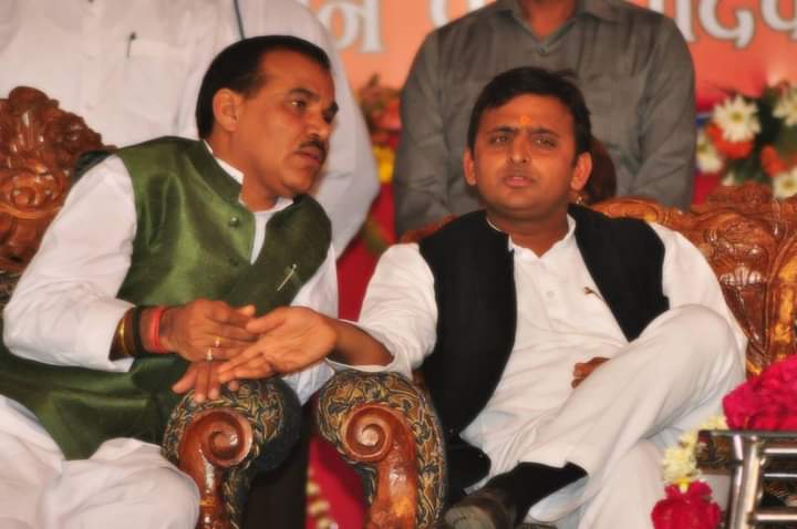 बुंदेलखंड के चर्चित नेता व पूर्व सांसद डॉ चंद्रपाल सिंह यादव पर गंभीर धाराओं में मुकदमा दर्ज।

420, 406, 467, 468, 471, व 386 सहित परिवारजनों पर संगीन धाराओं में मुकदमा हुआ दर्ज।

रेड अलर्ट जारी...

#REDALERT #jhansi #rajysabhamp 

<a href="/yadavakhilesh/">Akhilesh Yadav</a> <a href="/samajwadiparty/">Samajwadi Party</a>