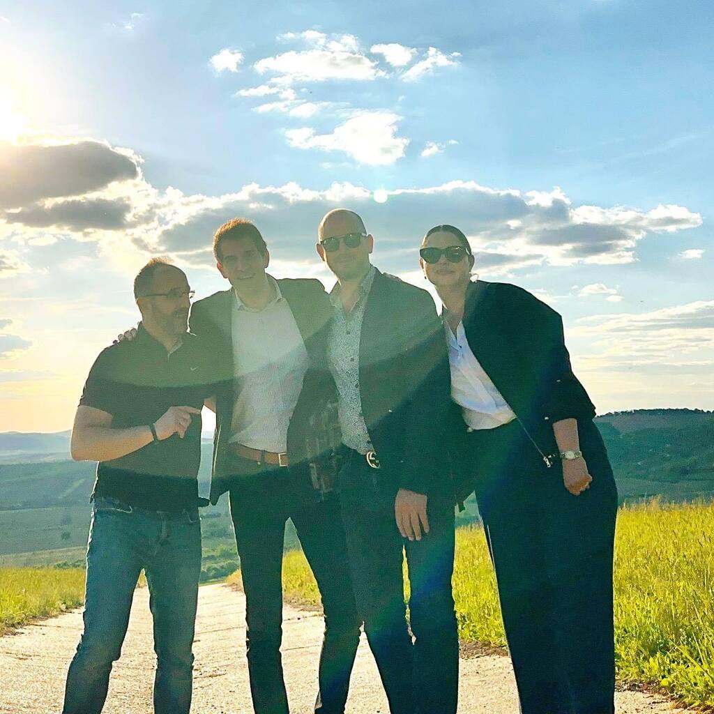 Ilyen amikor egy napkitörés kellős közepén zajlik egy dűlőtúra 🤓

balassabor.hu

#tokajhegyalja #tokajwine #tokaj #tokajwineregion #tokaji #tokajiborvidék #tokajiborvidek #tokajiwine #tokajiaszu #tokajibor #tokajvineyards #tokajiaszú #furmi… instagr.am/p/CsK-57Tou60/