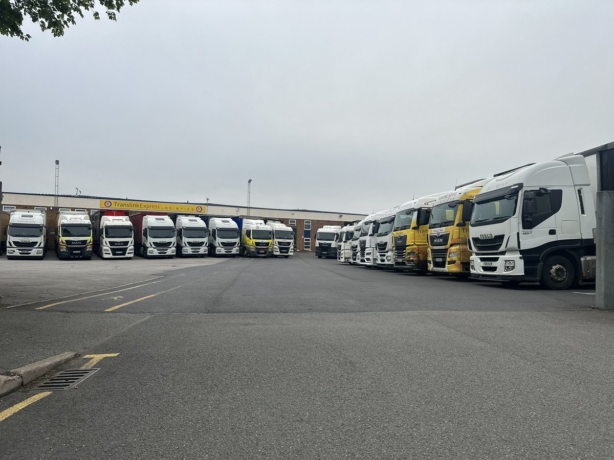 mjbrazier75's tweet photo. Quick run in from Cornwall.  Full yard this morning @translink_uk @PalletTrack https://t.co/0KhVvLpbW1