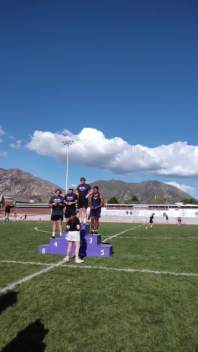 PututauClarence's tweet photo. Had a great time at regionals this week, was able to place third in shot. Now off to state💥⚡️#wxfootball https://t.co/CHCsAomKUO