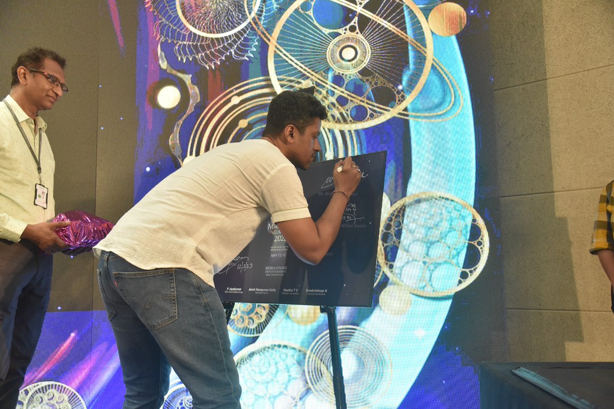 ✨It was an eye-opening session on Conscious Storytelling by the brilliant Mr Siddharth Maskeri, Creator &amp; Storyteller. Thank you for such an insightful and inspiring talk! 📖✨
#AMS2023 #animation #AMS #toonzmediagroup #storytelling #toonzanimation #toonzentertainment