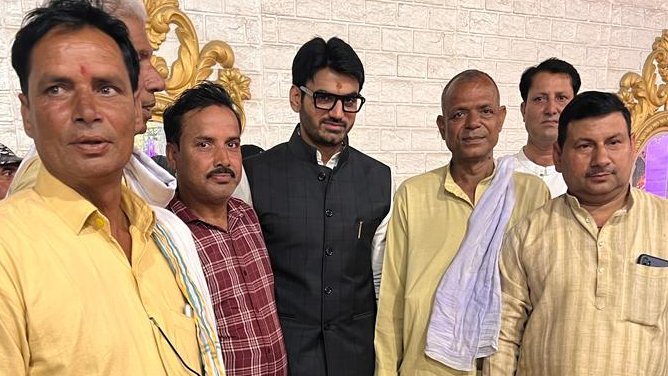 mshrikanttyagi's tweet photo. #कल दिनांक 12/05/2023 
जनपद- #गौतमबुद्धनगर स्थित नागोरी फार्म एंड बैंक्वेट में आयोजित श्री दिवाकर त्यागी जी की पुत्री के  #विवाह_समारोह में सम्मलित होकर मा.#श्रीकान्त_त्यागी जी ने वर-वधु को सुखद वैवाहिक जीवन का आशीर्वाद दिया। परिजनों को इस #मांगलिक_बेला की हार्दिक बधाई एवं अनंत शुभकामनाएं।…
टीम-मा.श्रीकान्त त्यागी जी 
095576 44320

#ShrikantTyagi #shrikanttyagibeloved #shrikantbhaiyayouthbrigade #tyagiyo #tyagisamaj #Bhumihar #brahman #wedding #functions