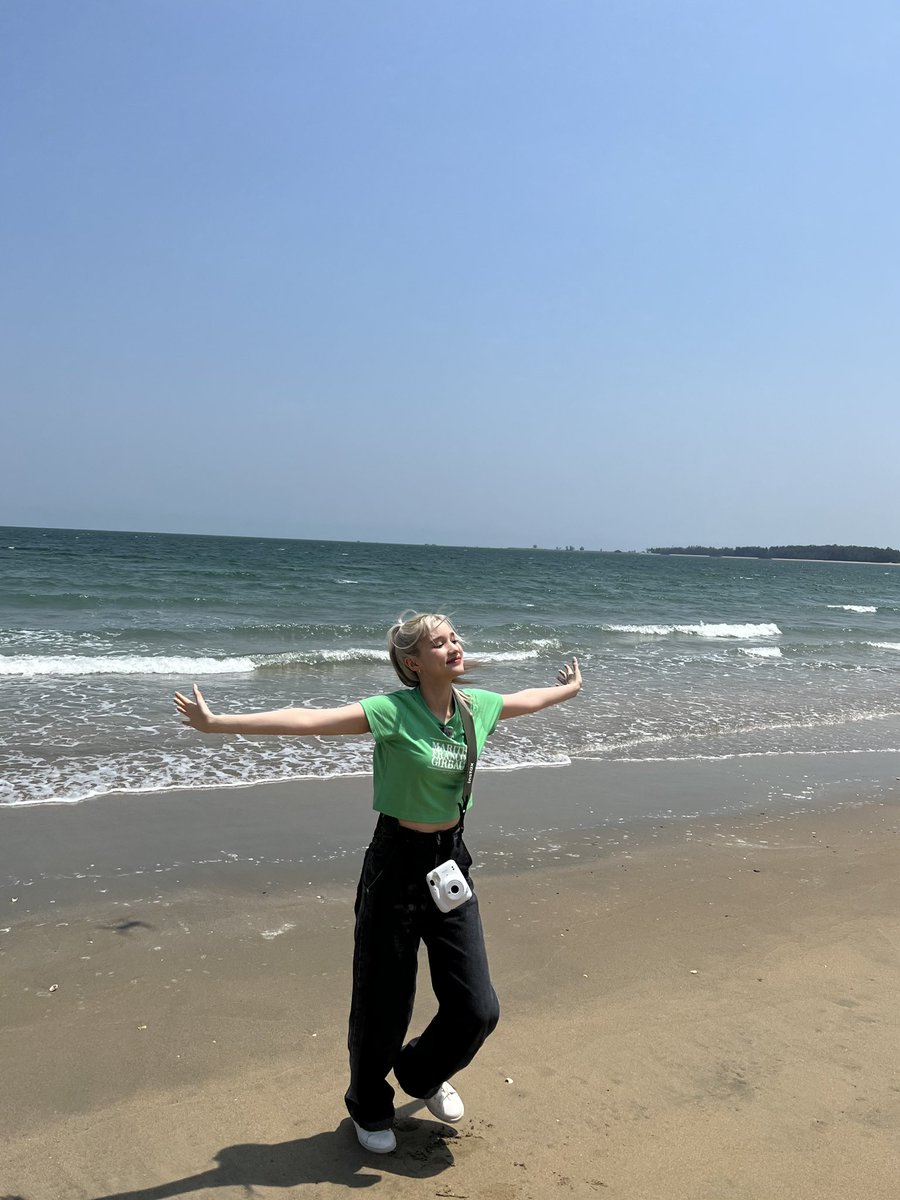 official_kep1er's tweet photo. In Thailand 🇹🇭🌊 

#휴닝바히에 #HUENING_BAHIYYIH
#Kep1er #케플러 https://t.co/UX3tPMfhJd