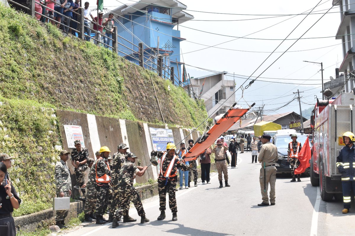 69BnSSB_INDIA's tweet photo. Joint participation in state level mock exercise on earthquake of SSDMA under NDMA at district Pakyong (Sikkim)
#NDMA
#SSDMA https://t.co/90Kh7l0F8d