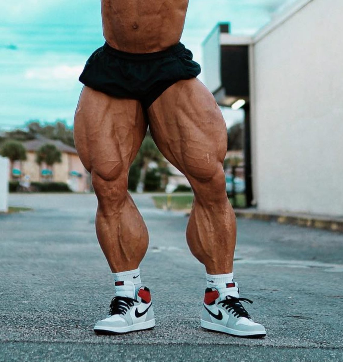 FRMuscleLover On Twitter Fuck Those Are Some Seriously Huge Legs frmusclelover-on-twitter-fuck-those-are-some-seriously-huge-legs