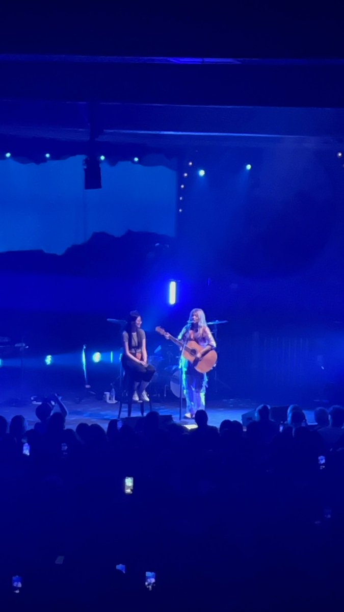 bebe647's tweet photo. Got to see @HayleyKiyoko for a 4th time today 🤩 and my friend got to go on stage 🥲 https://t.co/jWs3SfepqN