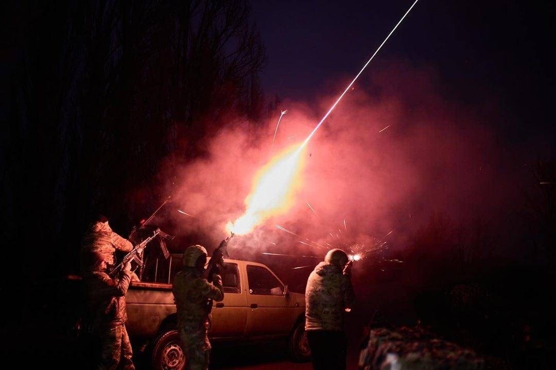 AnitaSt54984401's tweet photo. To protect the skies
Creating a vicious flame
To guard against the firestorm
Keeping homes safe
The impulse to save
And protect strong
Cities saved by these boys
💙💛 

📷 #defenseofUkraine https://t.co/9J3GvCgCmu