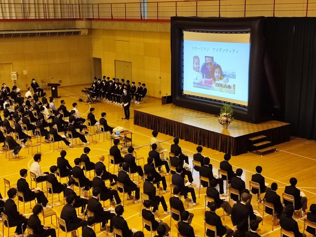 At Hakodate La Salle, on the first period of May 13th (Saturday), the "Gathering of St. La Salle's Day" was held for the first time in three years with combined middle and high school students.

facebook.com/japanlasalle/p…

By La Salle Japan