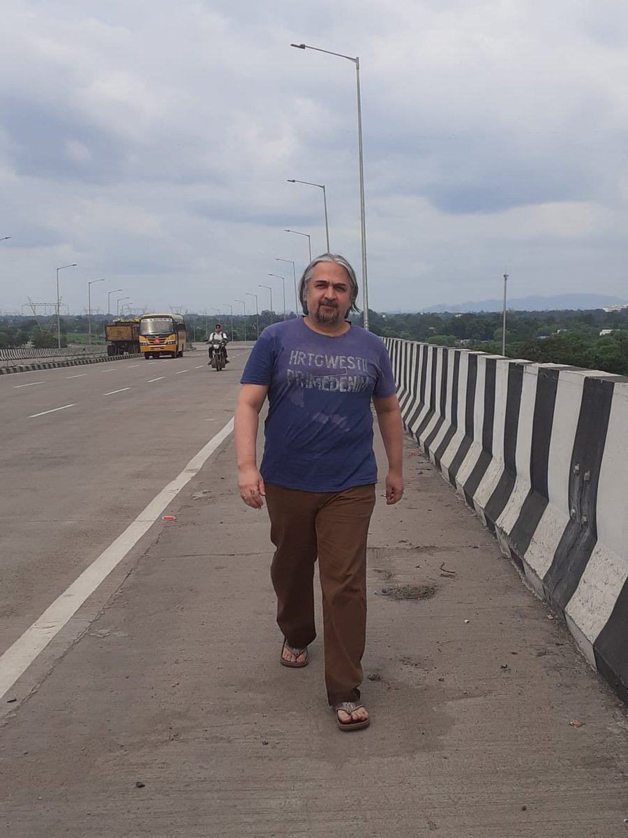 manishaffirme's tweet image. facebook.com/ManishBooks?mi…

This link goes to my facebook page Manish Books Movies
All the links out there... 

#Topread #Links #top