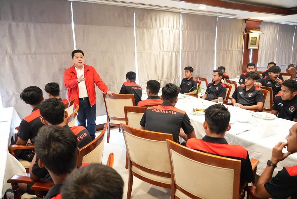 Sebelum bertanding saya sempatkan bicara hati ke hati dengan para pemain. Bermain lepas, jangan terbebani dengan apapun dan fokus menjaga mental selama pertandingan.

Bismillah untuk Indonesia 🇲🇨
