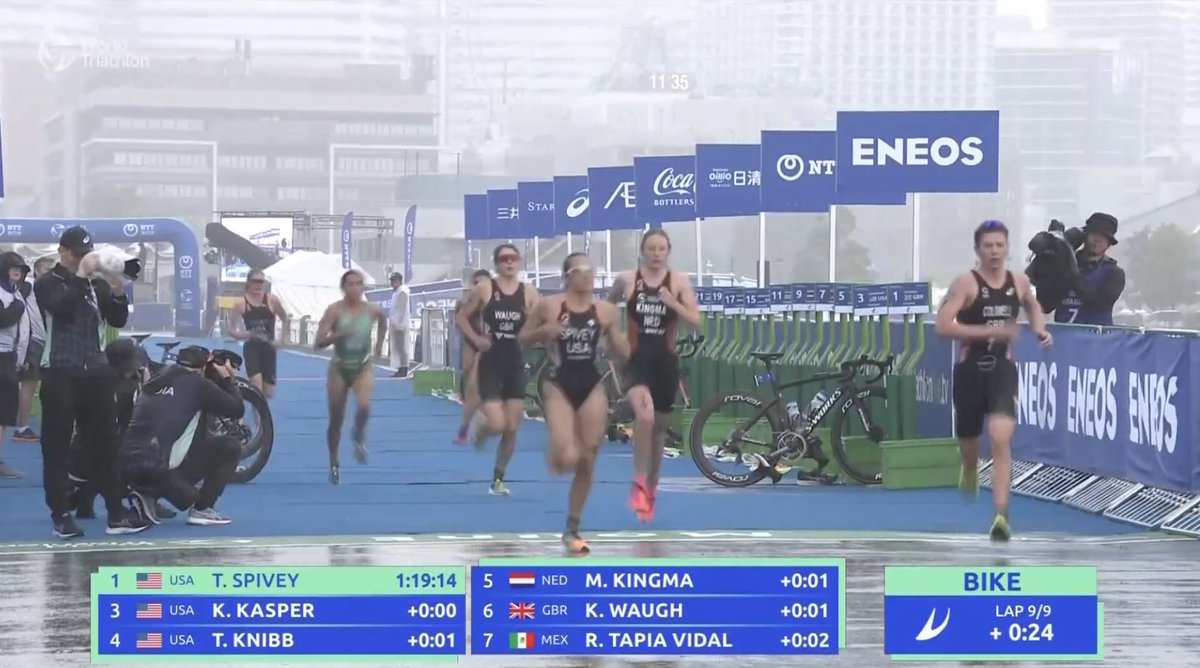 Triatlete Maya #Kingma (na het fietsen nog 3de) wordt 6de in de #WTCSYokohama 🇯🇵
De Britse #Coldwell wint

Een ontzettend knappe prestatie bij de rentree op het hoogste niveau na haar enkelblessure

Kingma voldoet hiermee individueel aan de eisen voor de OS in Parijs
#Triathlon