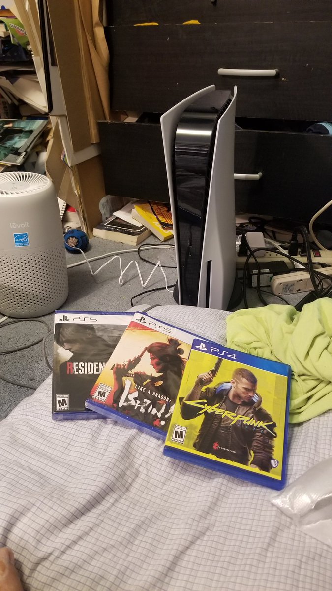 RogueStudioTV's tweet image. In case anybody needs to know where I'll be aside from work....I finally pulled that next gen trigger between a bunch of gift cards and my tax return lmaooooo....