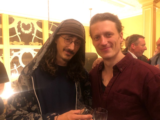 Concert époustouflant des <a href="/apachesensemble/">Les Apaches !</a> avec les 2 free runners et acrobates, Simon Nogueira et Andrea Catozzi, qui s'agrippent aux lustres de l'@theatreathenee et où les pièces de <a href="/Regiscampo/">Régis Campo</a> et Fabien Cali filent un coup de vieux à Steve Reich (Radio Rewrite). Aussi ce soir