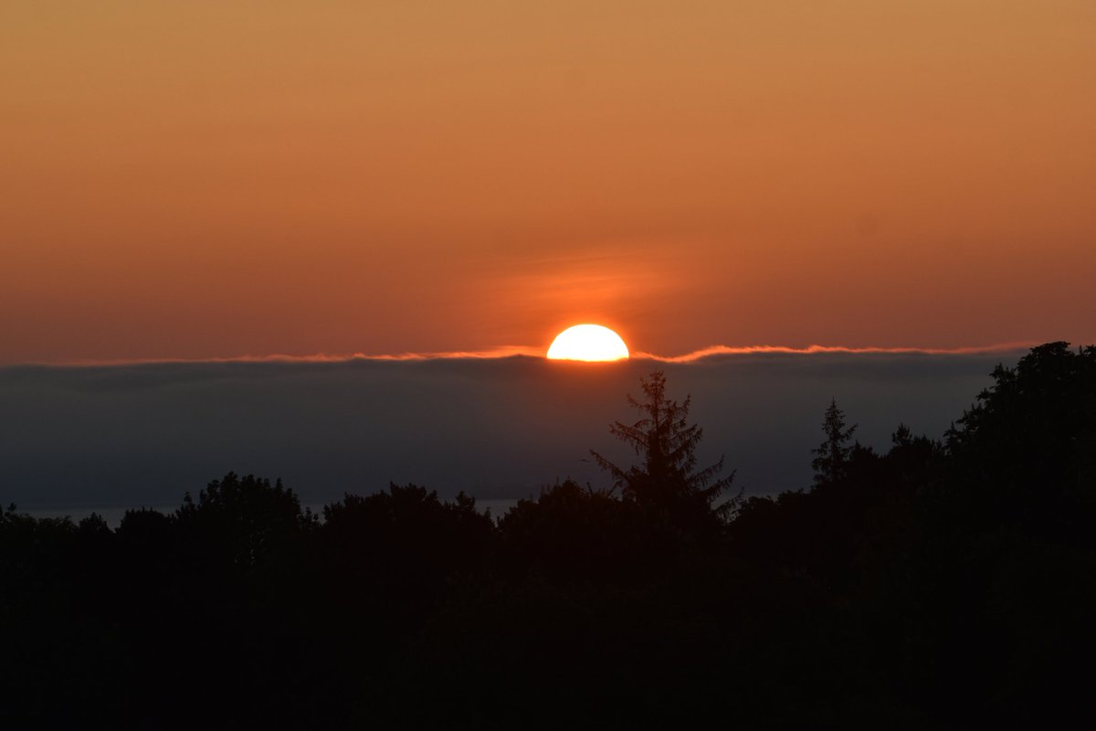 Saturday morning sunrise newtownmountkennedy #ThePhotoHour #vmweather #sunrise #wicklow #Ireland.