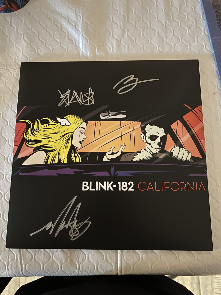 SDemon423's tweet image. HOLY FUCK HAPPY EARLY BIRTHDAY TO ME, LITERALLY MY FAVORITE BLINK ALBUM @markhoppus @travisbarker #mattskiba