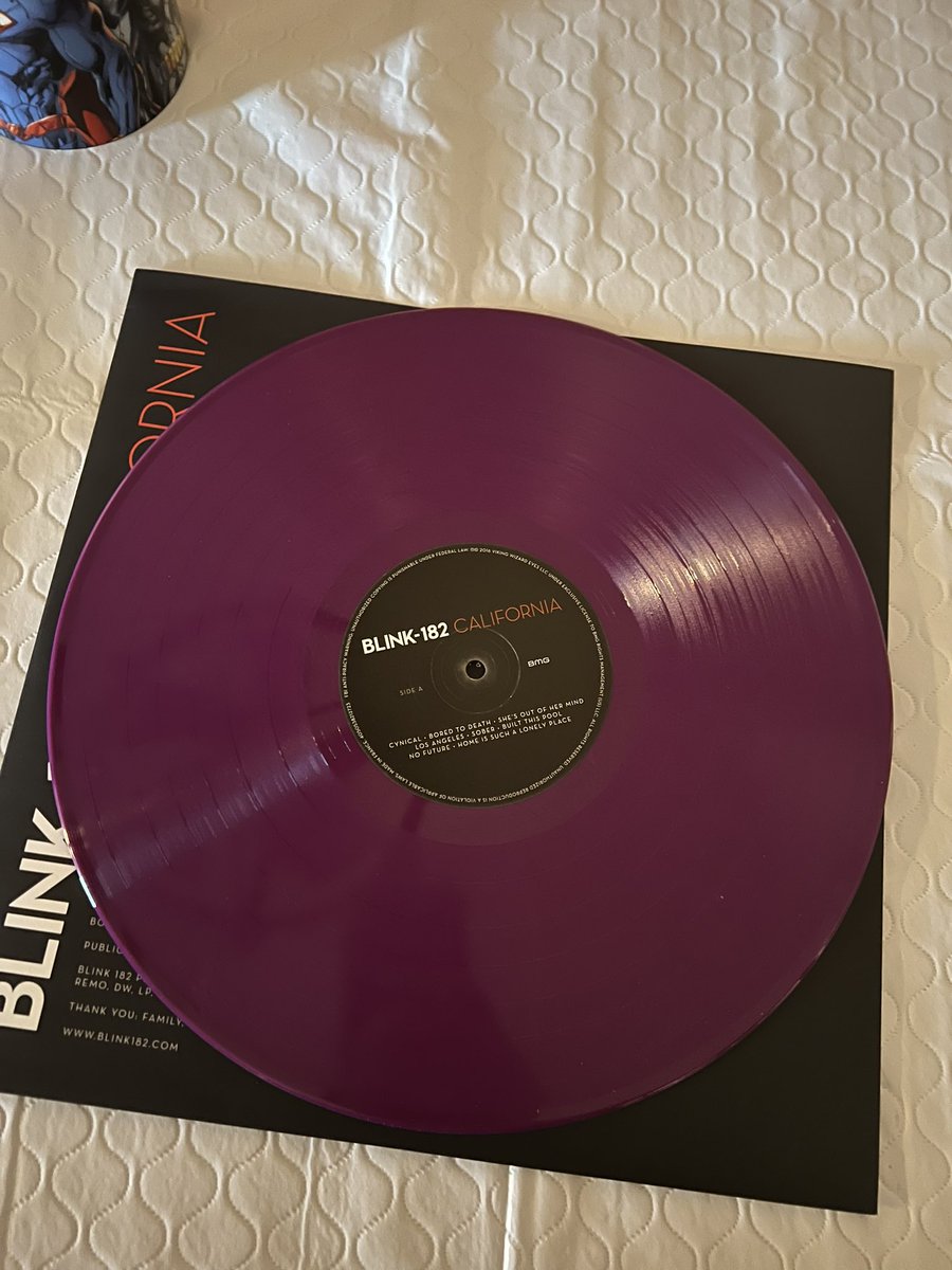 SDemon423's tweet image. HOLY FUCK HAPPY EARLY BIRTHDAY TO ME, LITERALLY MY FAVORITE BLINK ALBUM @markhoppus @travisbarker #mattskiba