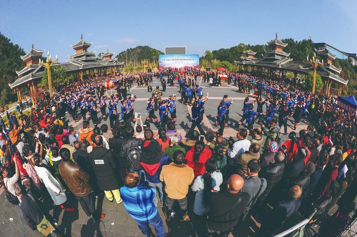 VivirenGuizhou's tweet photo. La #danza de los #golpes es muy popular entre las aldeas de #Buyi en los pueblos del condado de #Pingtang de Guizhou y alguna vez se realizó con frecuencia en #funerales y #ceremonias de sacrificio.👏👏

📷 by Qiandongnan Daily

#Guizhou #China #deporte https://t.co/AZfZL42B12