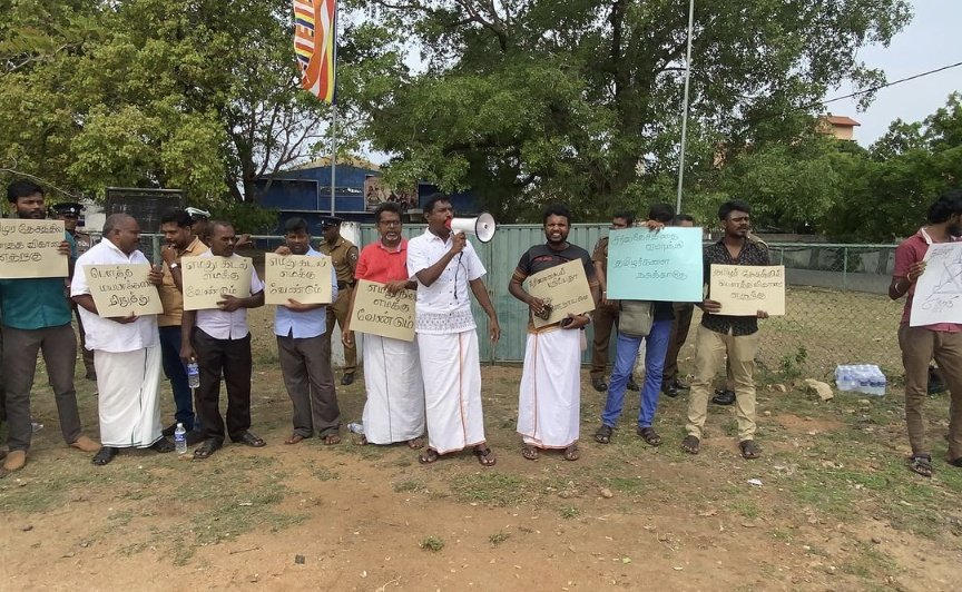 KOTTRAVI's tweet photo. #திருமலை எங்கள் தலைநகரம்
பெளத்த மயமாக்கலை நிறுத்து #sinhalisation #StopTamilGenocide https://t.co/DHXNrTB1zD