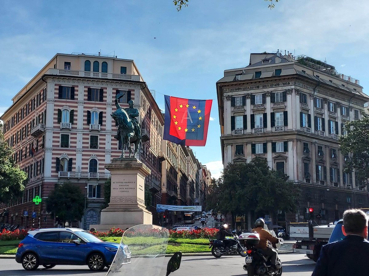 Adelina728's tweet photo. #Genova è solo #Rossoblu
❤️💙❤️💙 #Genoa #ViaAssarotti Città #Grifa 😍❤️💙 https://t.co/o569XovyIC