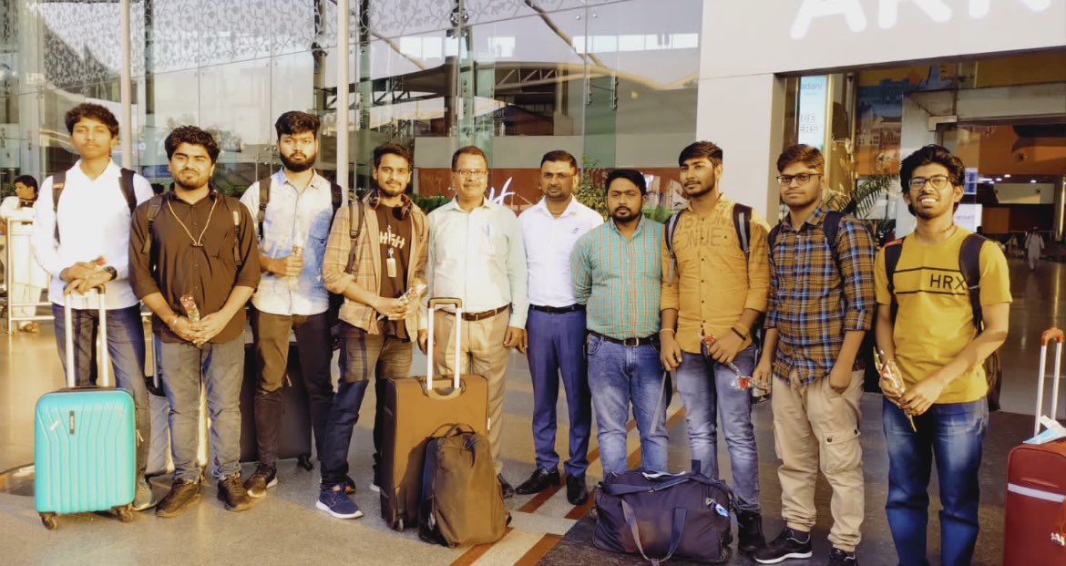 'मुस्कराइए कि आप लखनऊ में हैं'

मणिपुर ✈️ उत्तरप्रदेश 

“मणिपुर से समस्त छात्रों की सकुशल यूपी वापसी” 

<a href="/rahat_up/">Rahat UP</a> 
<a href="/InfoDeptUP/">Information and Public Relations Department, UP</a>