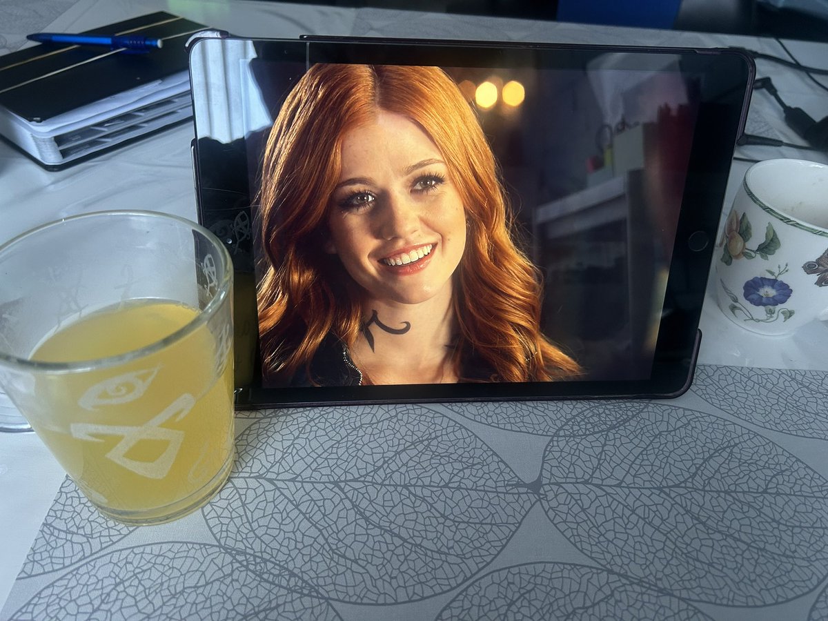 There is nothing better than seeing this beautiful smile in the morning 🥰 almost at the end of season 3 😭, but then I just start all over again😅. @Kat_McNamara #Shadowhunters #shadowhuntersForLife #ShadowhuntersLegacy #claryfairchild