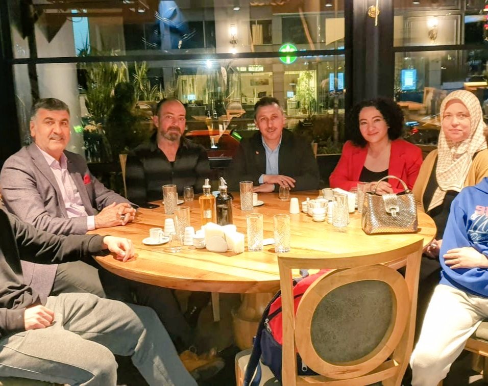 DilekUlubay's tweet photo. UID MKYK Üyesi, Genel Başkan Başdanışmanı, bu dava için gecesine gündüzüne katan, derdi Vatan olan  @ademtaflan55 ağabeyimiz hoş gelmiş safa gelmiş. Gelişi zaten hay'r idi bir de 
sayesinde dostlar buluştu.
Ortalık55 😁

@yucelsirin55
@OSMANYILMAZ5555 
#uid #yskm
#Samkon #asfed https://t.co/mmHxYgjCMC