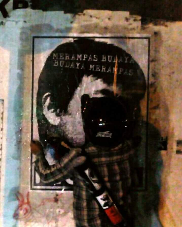 act_move's tweet image. GM everyone...🎗

make love in an unsafe place

#Wheatpasteart #actmove  #mabalmovement