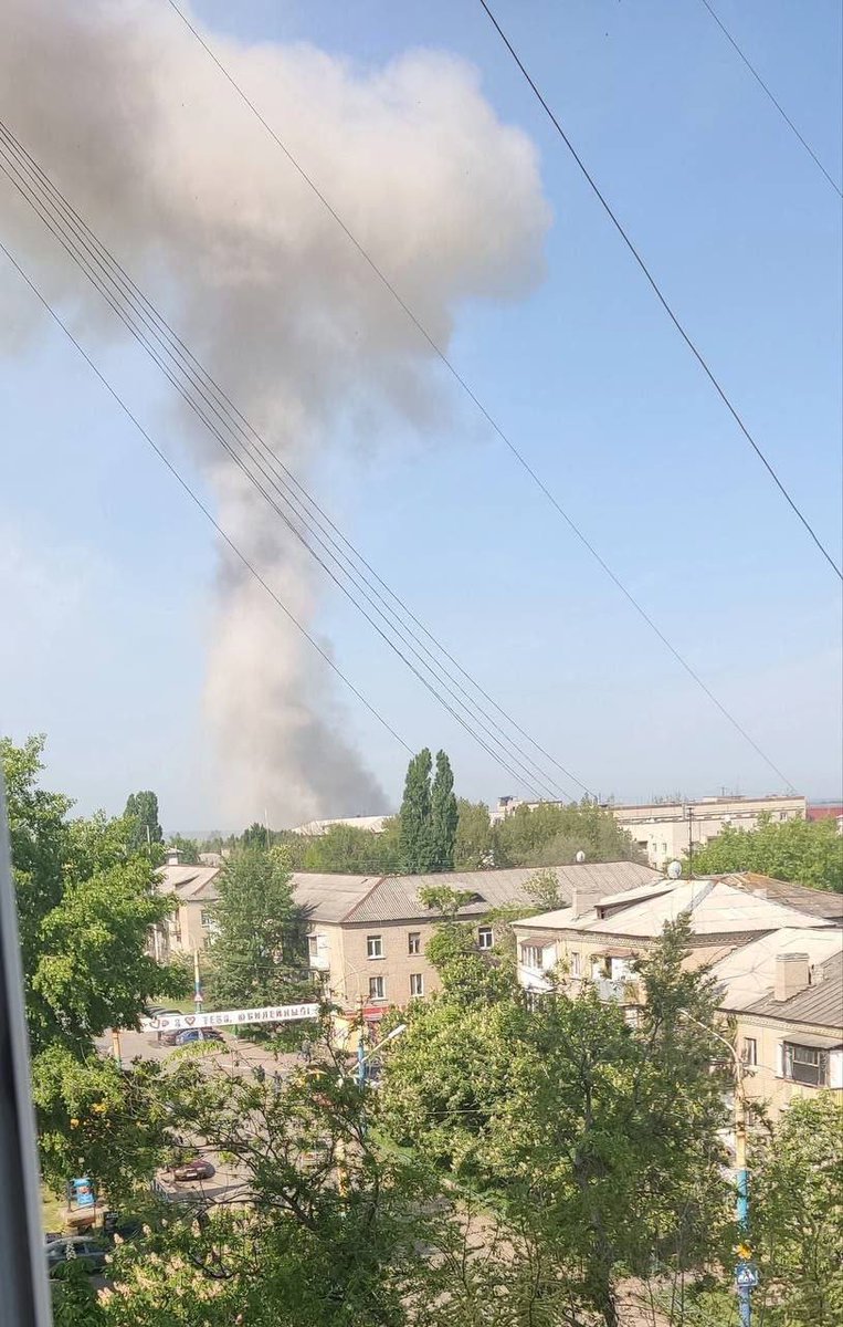 ⚡️В Луганске вновь прозвучал взрыв

 Очевидцы сообщают, что в результате прилёта в район Юбилейного, в некоторых домах осколками выбиты стекла в окнах, пострадали также крыши.

Подробности уточняются