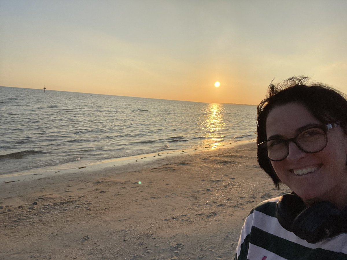 Clare McNally 🦦 tweet media