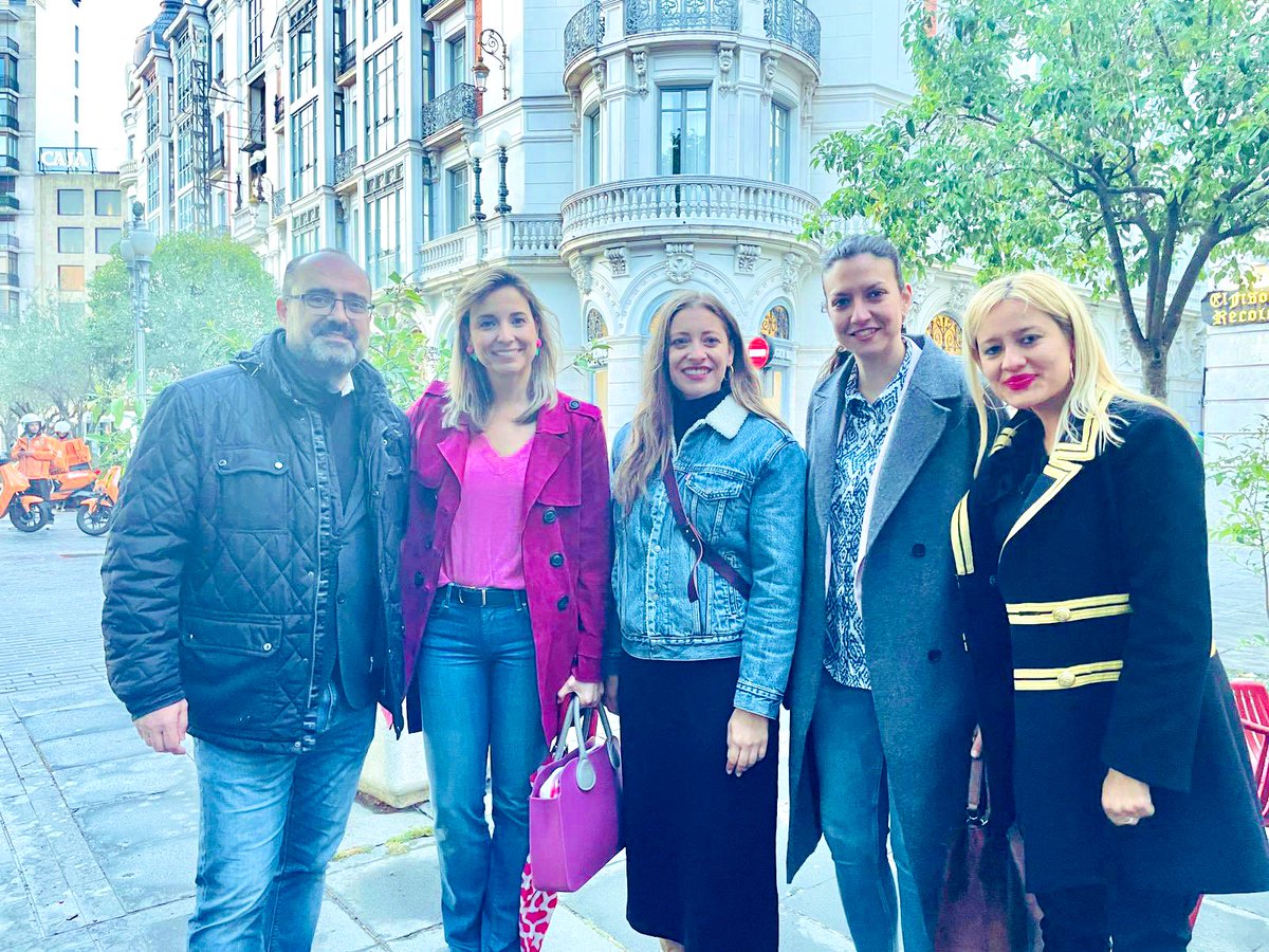 EsterMunoz85's tweet photo. Lo mejor de las campañas es el tiempo que pasas con compañeros y amigos, compartes experiencias, ánimos e ilusiones.  

Vamos a por todas el próximo #28M #VotaPP https://t.co/TPUek43pcn