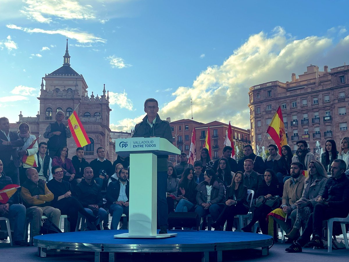 EsterMunoz85's tweet photo. Lo mejor de las campañas es el tiempo que pasas con compañeros y amigos, compartes experiencias, ánimos e ilusiones.  

Vamos a por todas el próximo #28M #VotaPP https://t.co/TPUek43pcn