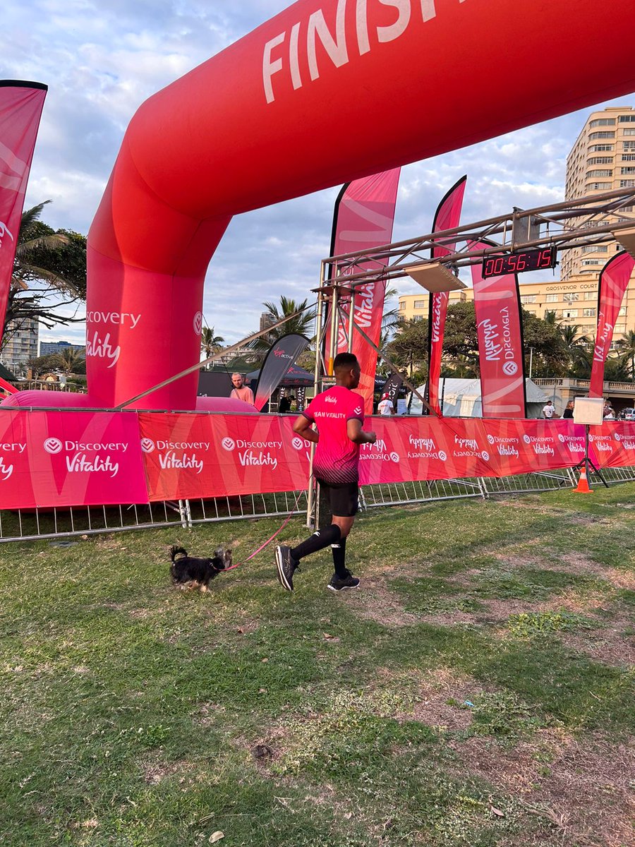 Vitality_SA's tweet image. Our runners are coming in at full speed. Who’ll sprint away with that fantastic @FitbitSAfrica Versa 4 worth R6,299? Keep your eyes on your mailbox. 😉 #MoveMoreMay