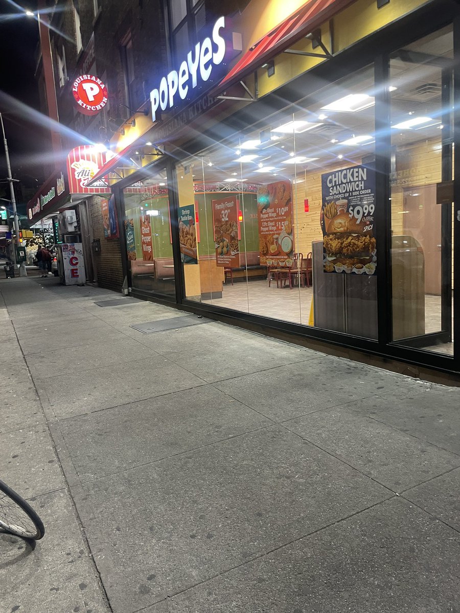 bramdawg1's tweet photo. Must have nah care the hour #popeyes #ghostpepperwings https://t.co/OVSM0NyUWB
