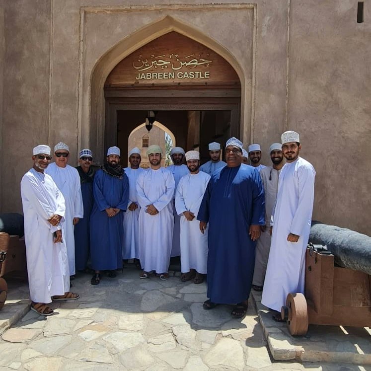 WahibiYahya's tweet photo. شركة شروق الشمس للسياحة
Sunshine Tours Oman
في زيارة إلى المرشد السياحي الإستاذ عبدالله العلوي. في حصن جبرين.
بهلاء ولاية رائــــــــــــــــــــــــعة جداً وتستحق العنوة لاتفوتوها
وبما إنك دخلت بهلاء عليك بزيارة حصن جبرين.
حصن جبرين وهو من أبرز الشواهد المعمارية في السلطنة. https://t.co/vonsEIjYip