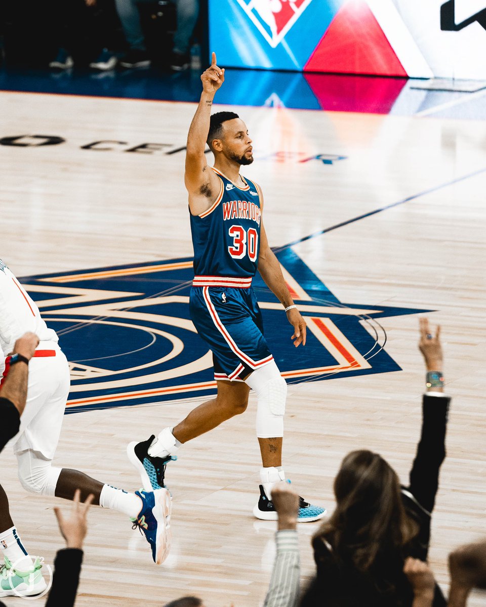 parallelecinico's tweet image. 2014-2023
Per la prima volta dall'arrivo di Steve Kerr, Golden State ha perso una serie di playoff che non fosse una finale.

4 titoli in 9 anni.
6 finali in 9 anni.

9 anni di pallacanestro armoniosa, giocata ad una velocità impensabile fino poco tempo fa, efficiente e…