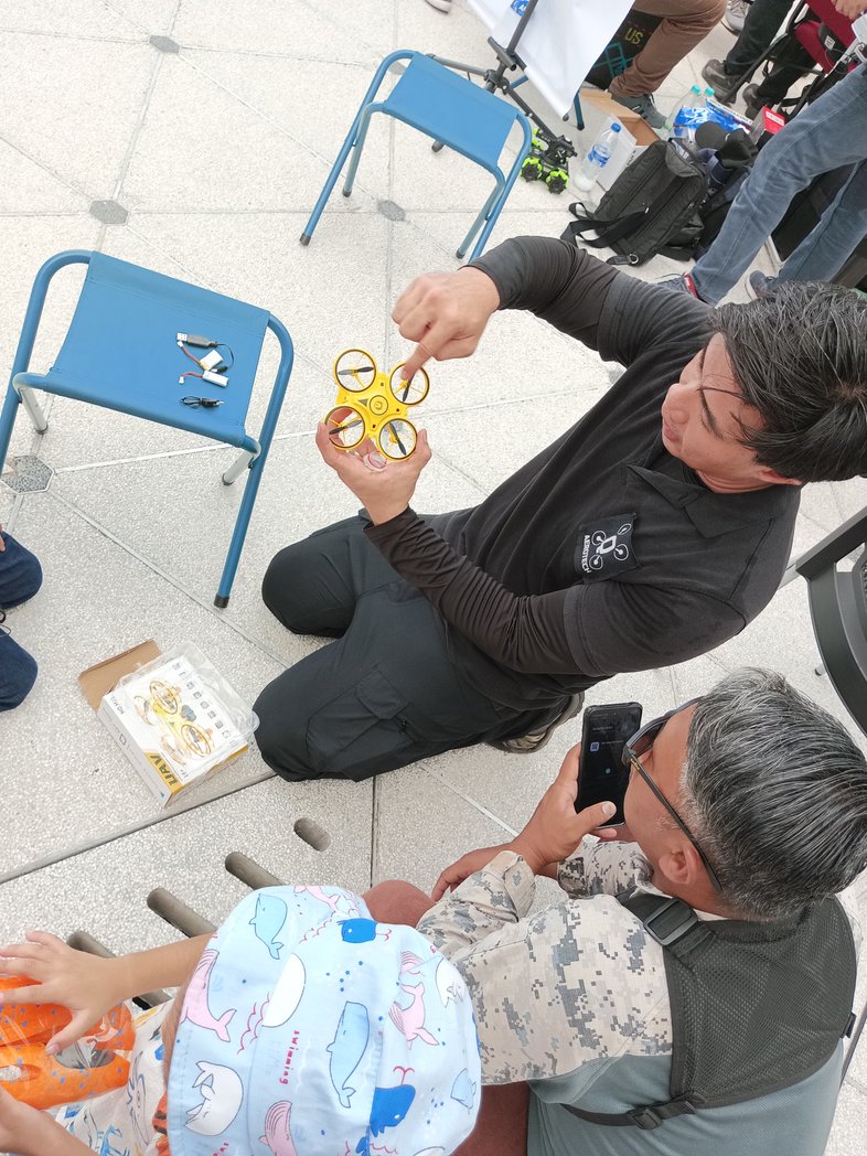 BenangEmas5's tweet image. Bersama @qcomrades  di #iskandarputeri #EduCity, Johor .
Acara program :
IIB DRONE COMMUNITY DAY