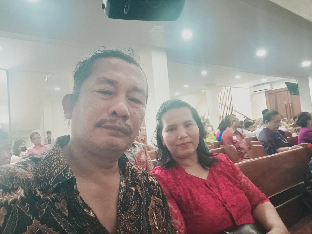 Tak terasa 25 Thn sdh kita mengarungi Mahligai RT. Suka Duka kita lewati. Trimakasih ttp Setia dampingi aku yg 'Nakal ini. Bgi ku, kmu adalah Dewi ku. Aku salut sm Kesabaran dan Kesetiaan mu. Kpd bnyk emak yg prustasi ku bilang, belajar lah dri Istri ku..