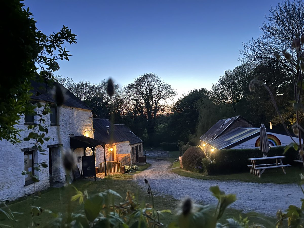 Lush night at home last night, the light was beautiful 🏴󠁧󠁢󠁷󠁬󠁳󠁿