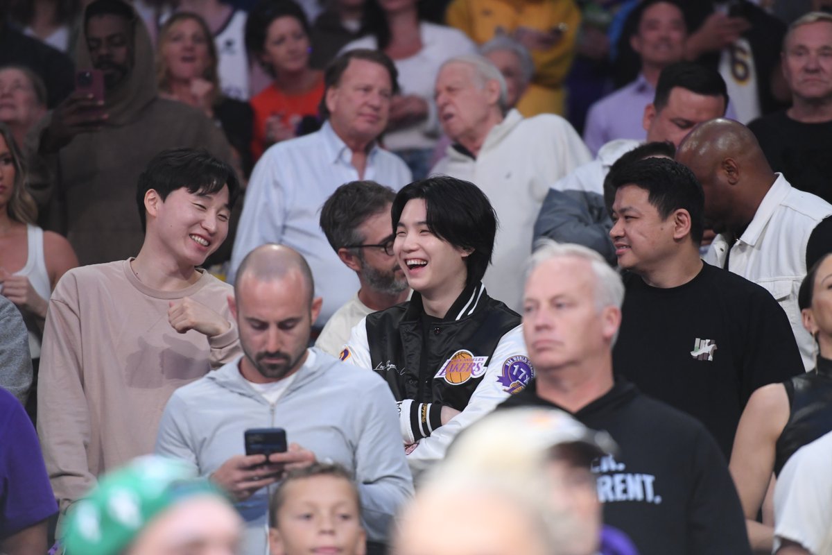 SUGA of <a href="/BTS_twt/">방탄소년단</a> at the Crypto.com arena for Game 6! 💜

#NBACelebRow #SUGAxNBA