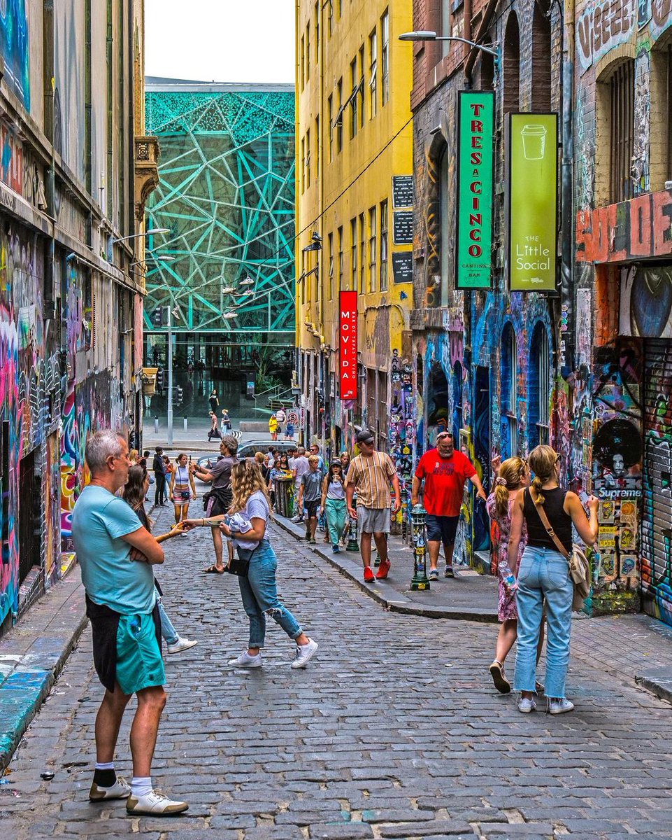 Melbourne's tweet image. Take a trip to Hosier Lane and immerse yourself in Melbourne's iconic street art scene 🌈🎨🖌️

📍 Wurundjeri country

📸  @TheCityLane 

#MelbourneMoments #Melbourne