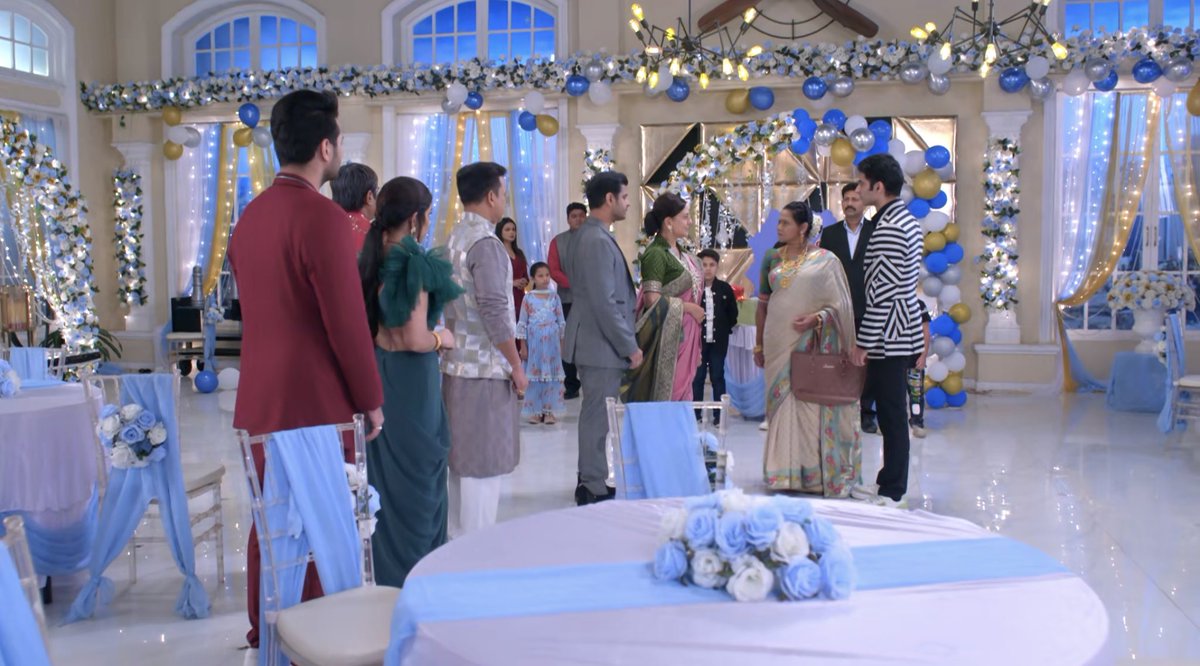 CantStopTruth2's tweet photo. When log kya kaheinge is far more important than blood relations!
#FakePride
#OnlyMoneyTalks
#GhumHaiKisikeyPyaarMeiin https://t.co/pVqoFKvpkM