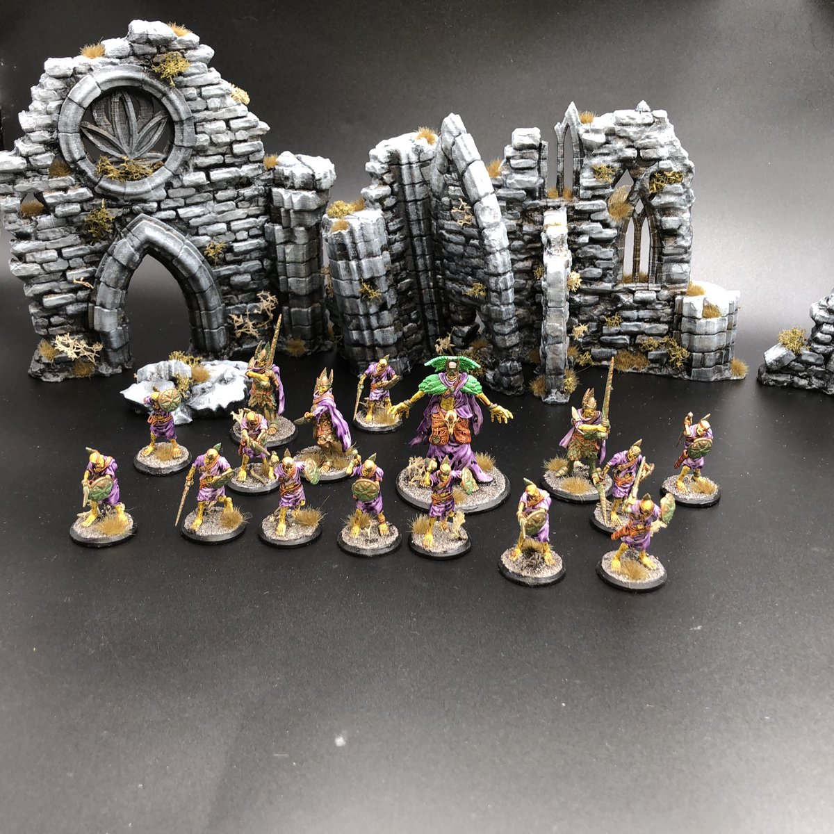 Some tabletop assets I designed. I sculpted the ruins and tynah_3dart sculpted the minis. I also did the paint job.