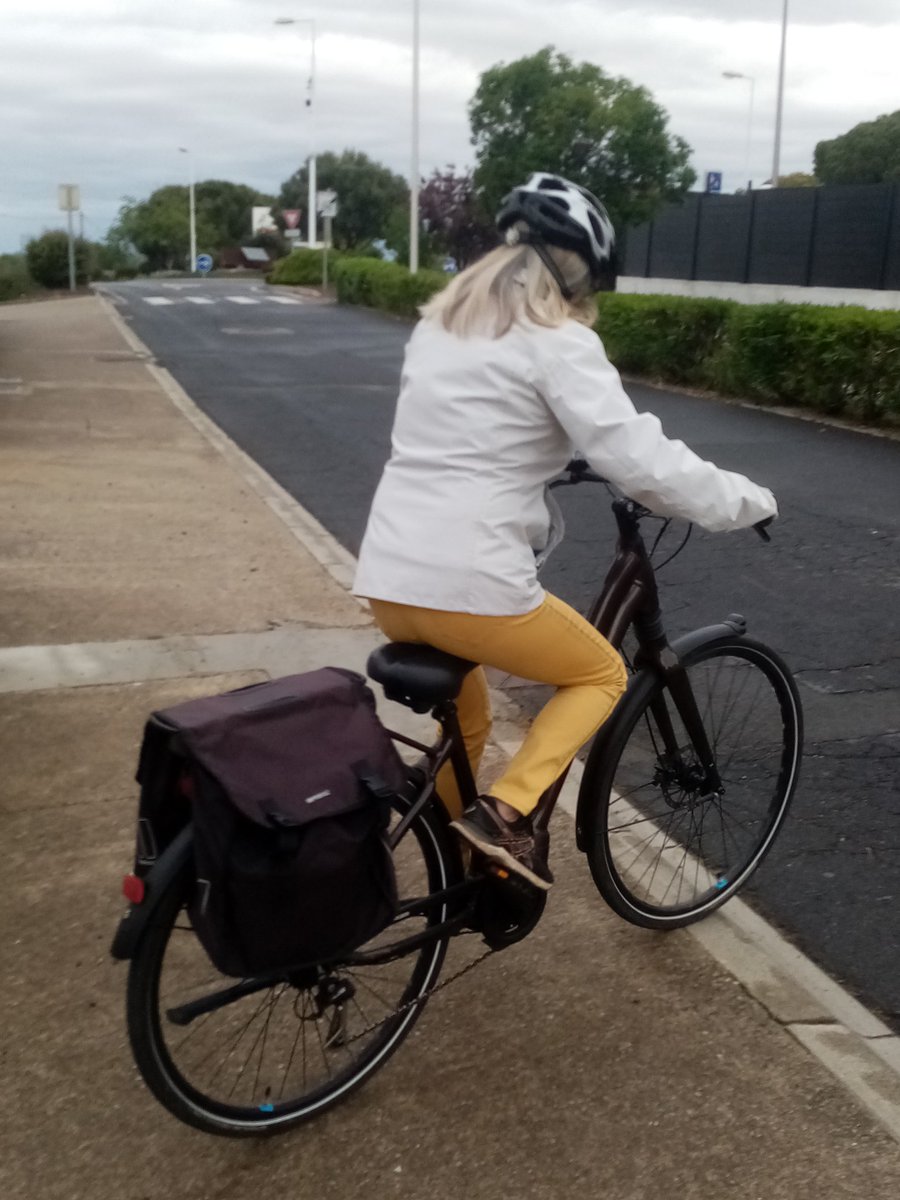 JacquesCarrere's tweet image. Fini, ce sam 13 mai mon épouse prend son vélo pour le travail pour la dernière fois. Tâche accomplie!
À 12h avec plusieurs mois de retard dû a la reforme précédente  elle pourra enfin profiter d&apos;une retraite bien méritée! 
Quels actifs ne l&apos;envient pas?
#StopRetraiteMacron #6juin